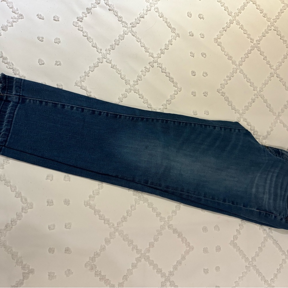 Ariitzia Nico cropped skinny raw hem jeans. Size 30.
